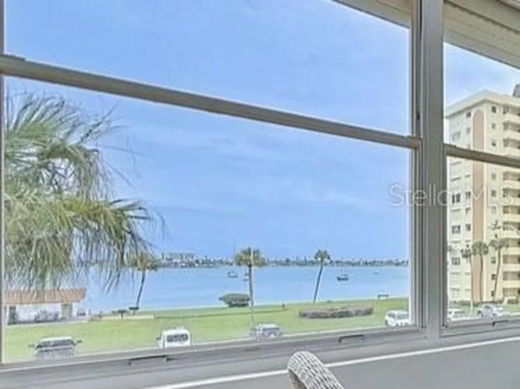 4550 Cove Circle St Petersburg FL 33708