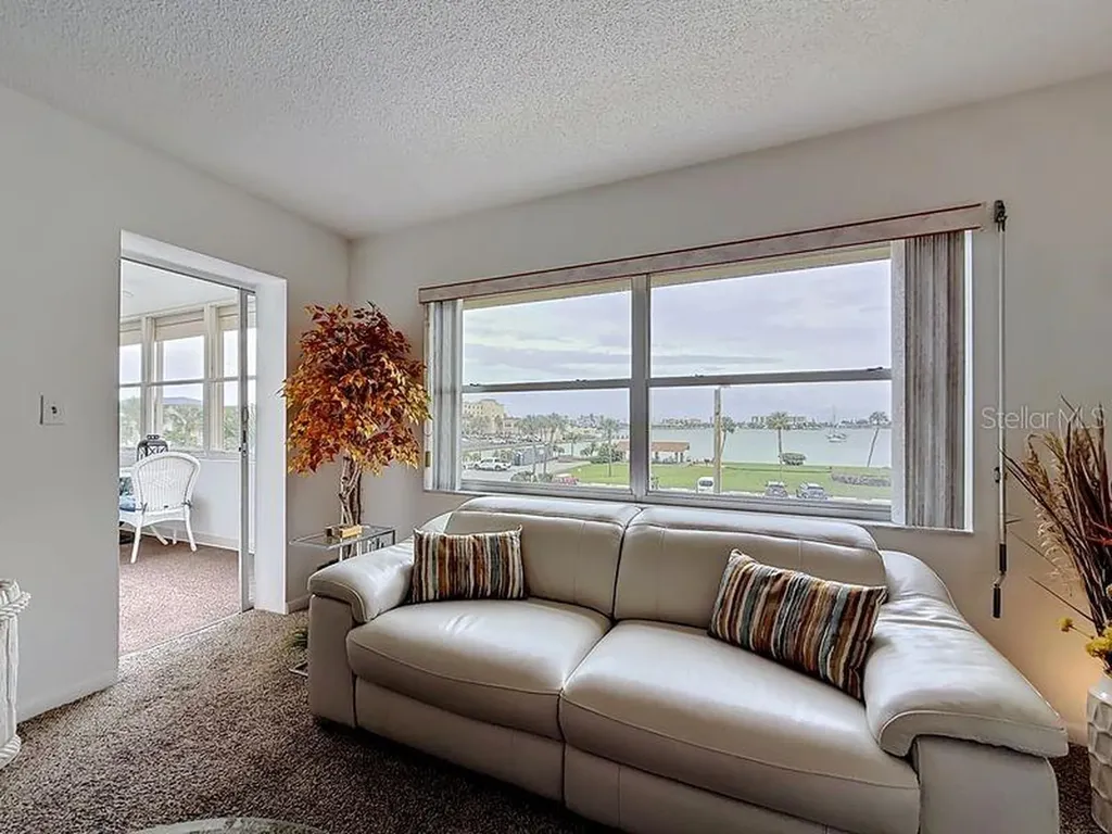 4550 Cove Circle St Petersburg FL 33708