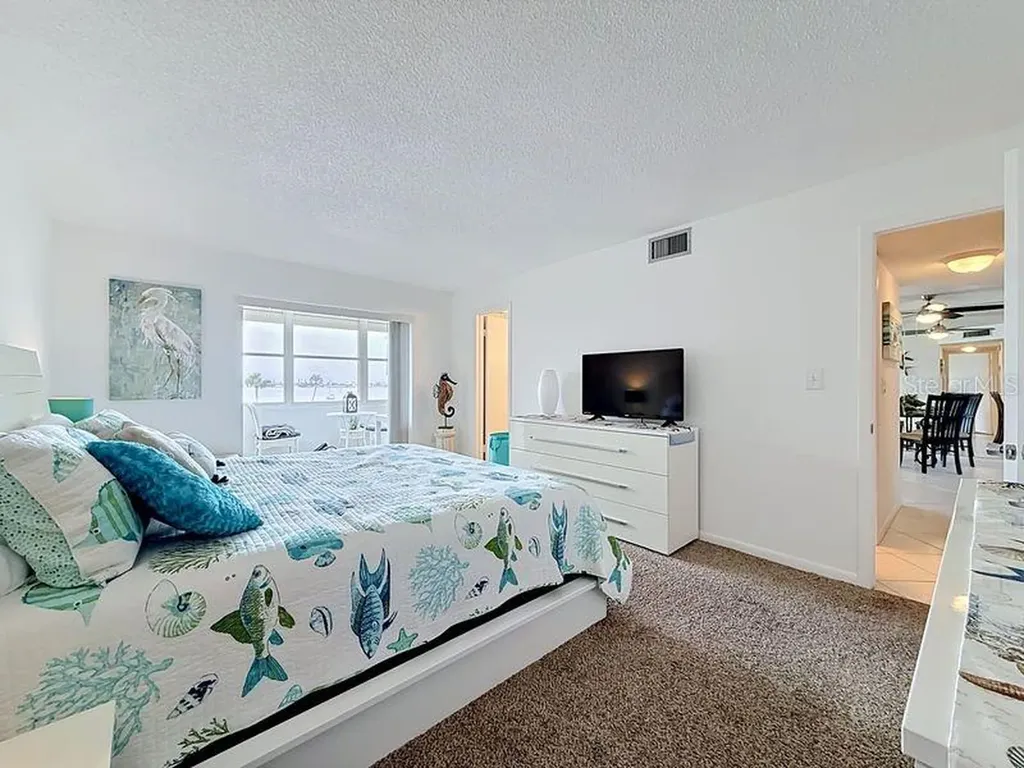 4550 Cove Circle St Petersburg FL 33708