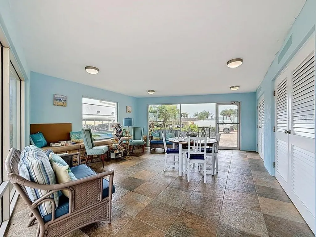 4550 Cove Circle St Petersburg FL 33708