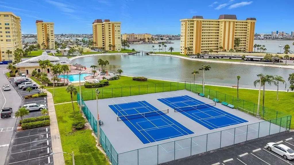 4550 Cove Circle St Petersburg FL 33708