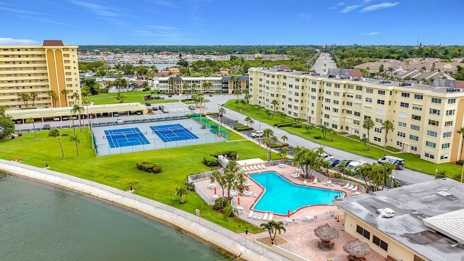 4550 Cove Circle St Petersburg FL 33708