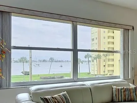 4550 Cove Circle St Petersburg FL 33708