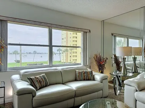 4550 Cove Circle St Petersburg FL 33708