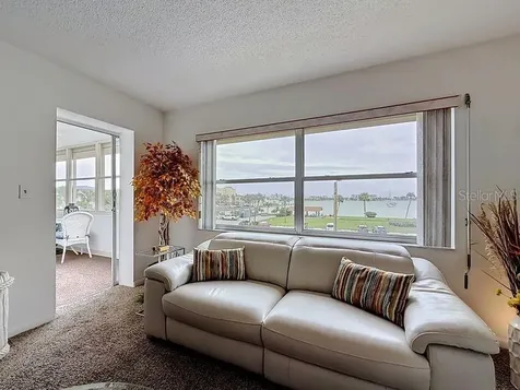 4550 Cove Circle St Petersburg FL 33708