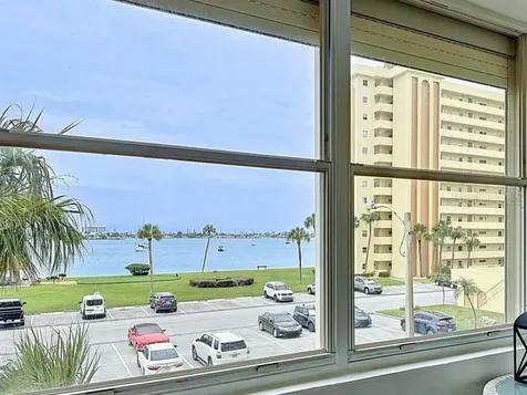 4550 Cove Circle St Petersburg FL 33708