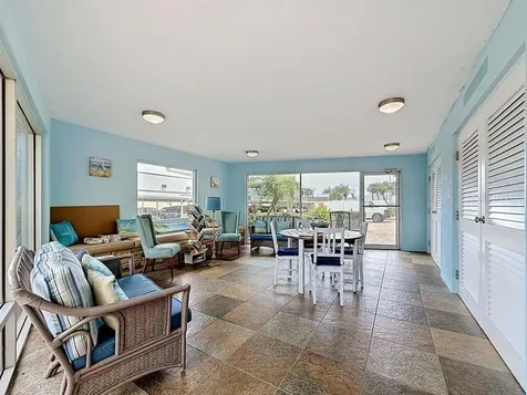 4550 Cove Circle St Petersburg FL 33708