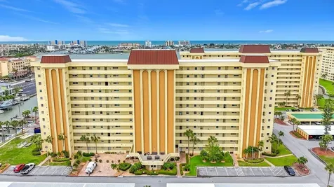 4550 Cove Circle St Petersburg FL 33708