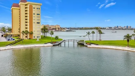 4550 Cove Circle St Petersburg FL 33708