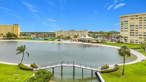 4550 Cove Circle St Petersburg FL 33708