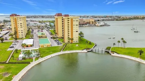 4550 Cove Circle St Petersburg FL 33708