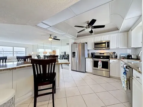 4550 Cove Circle St Petersburg FL 33708