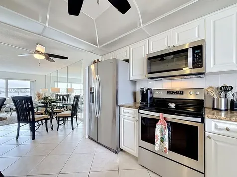 4550 Cove Circle St Petersburg FL 33708