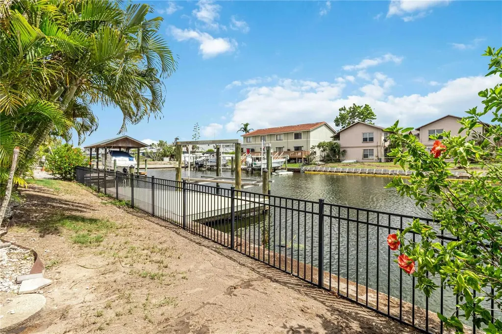 1004 Spindle Palm Way Apollo Beach FL 33572
