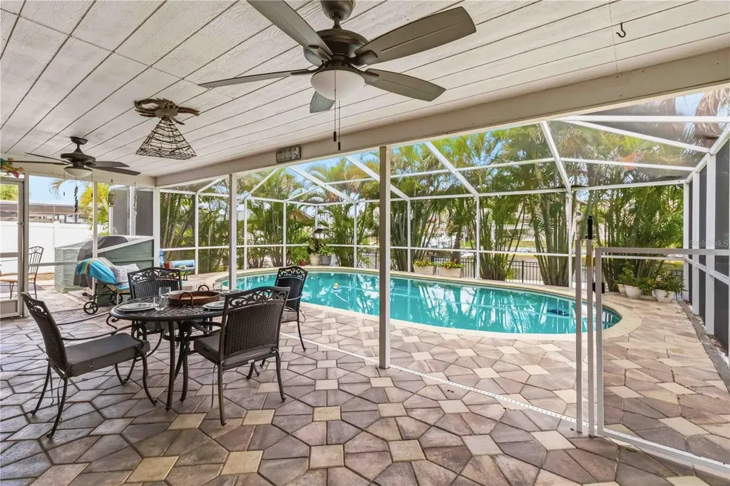 1004 Spindle Palm Way Apollo Beach FL 33572