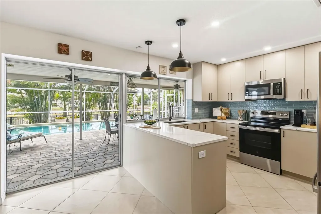 1004 Spindle Palm Way Apollo Beach FL 33572