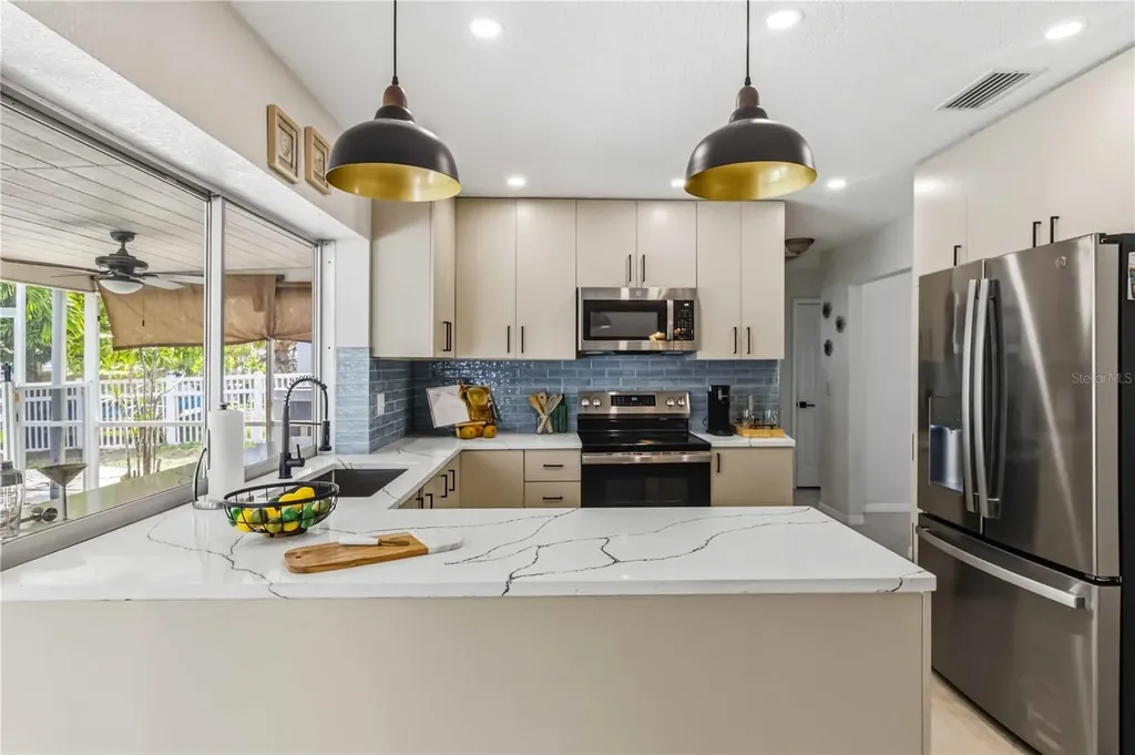 1004 Spindle Palm Way Apollo Beach FL 33572