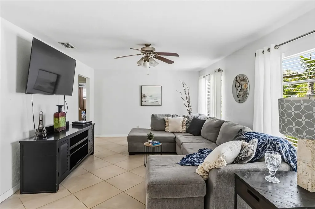1004 Spindle Palm Way Apollo Beach FL 33572