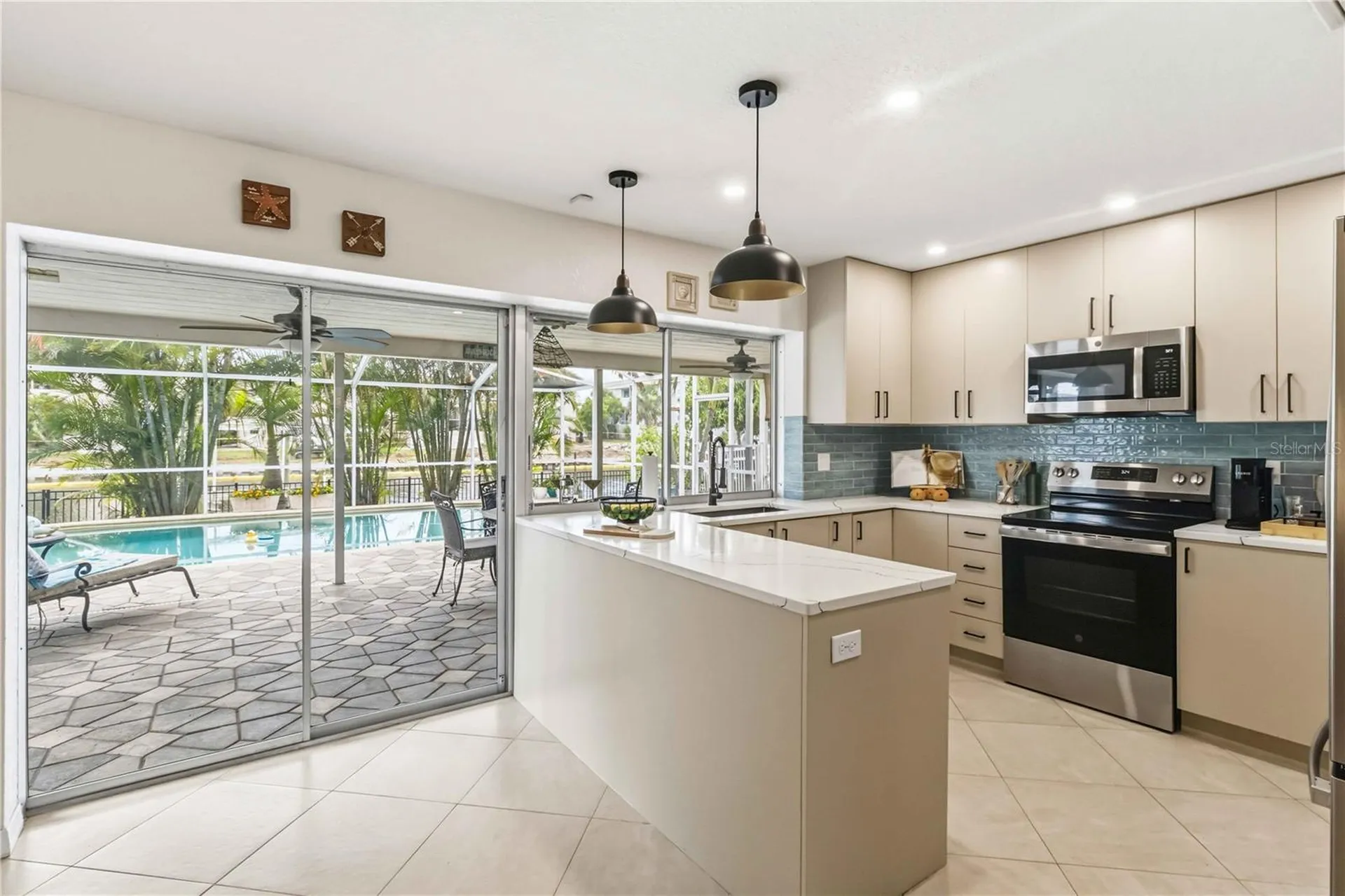 1004 Spindle Palm Way Apollo Beach FL 33572