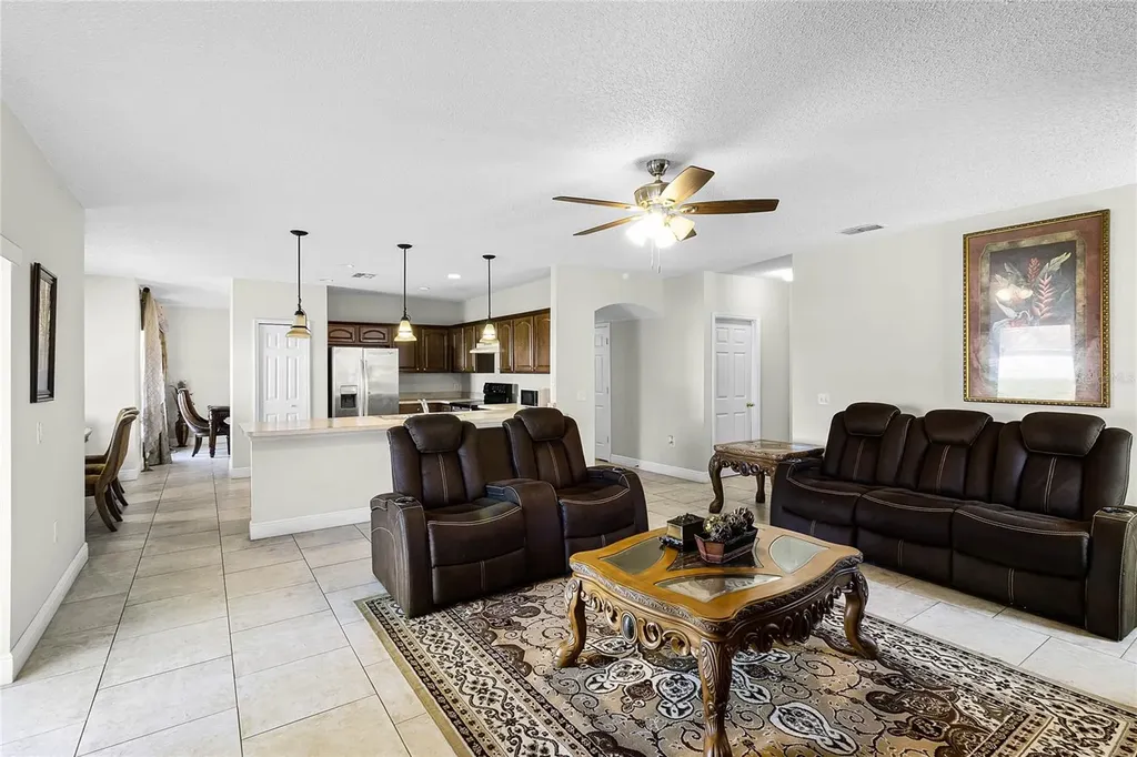 1907 Lakeview Way Kissimmee FL 34759