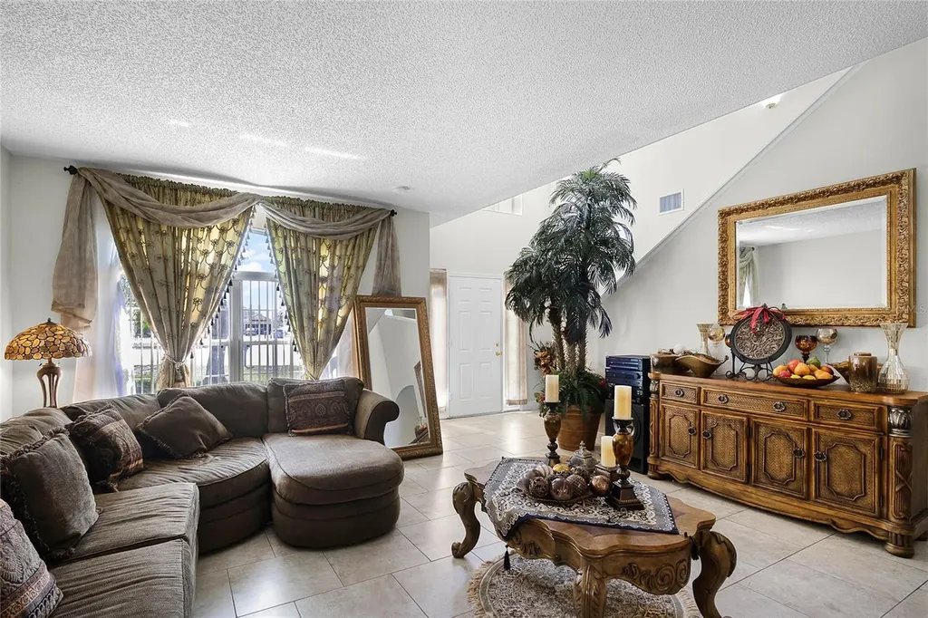 1907 Lakeview Way Kissimmee FL 34759