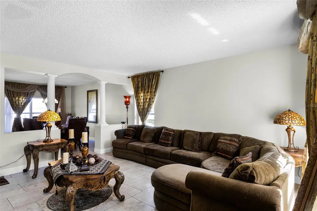 1907 Lakeview Way Kissimmee FL 34759