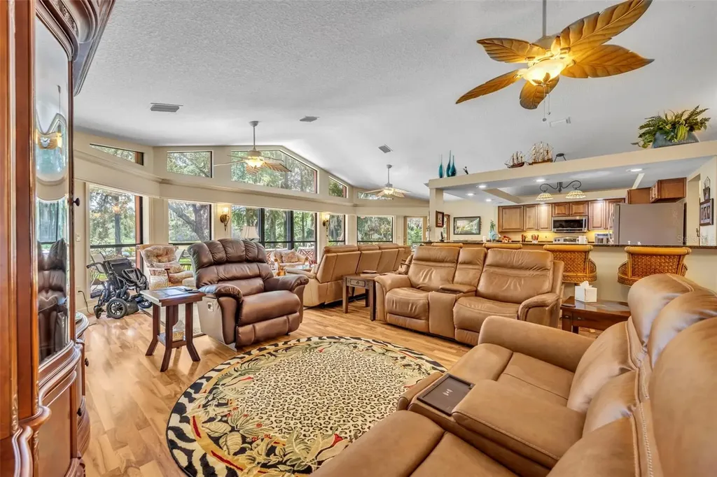 4885 Cr 307 Lake Panasoffkee FL 33538