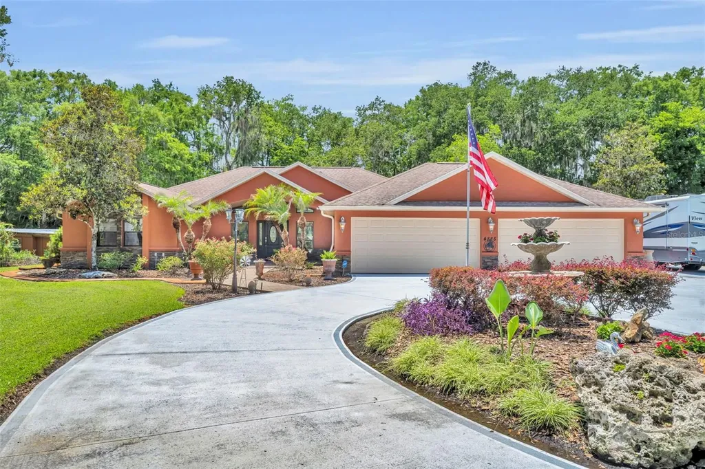 4885 Cr 307 Lake Panasoffkee FL 33538