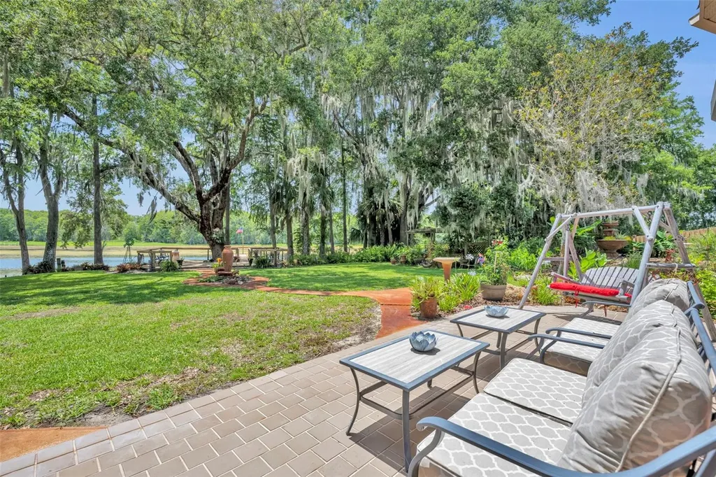 4885 Cr 307 Lake Panasoffkee FL 33538