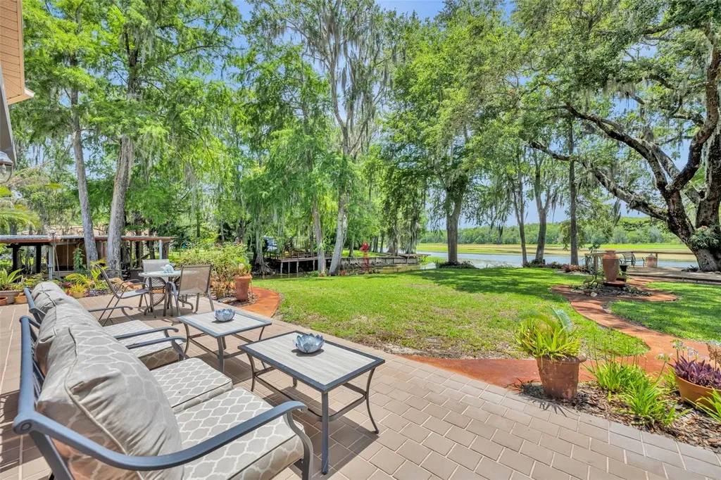 4885 Cr 307 Lake Panasoffkee FL 33538