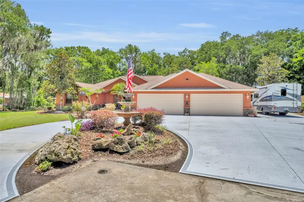 4885 Cr 307 Lake Panasoffkee FL 33538