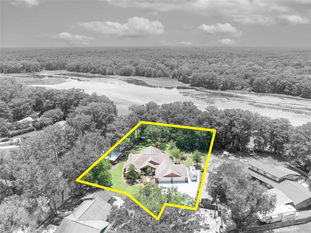 4885 Cr 307 Lake Panasoffkee FL 33538