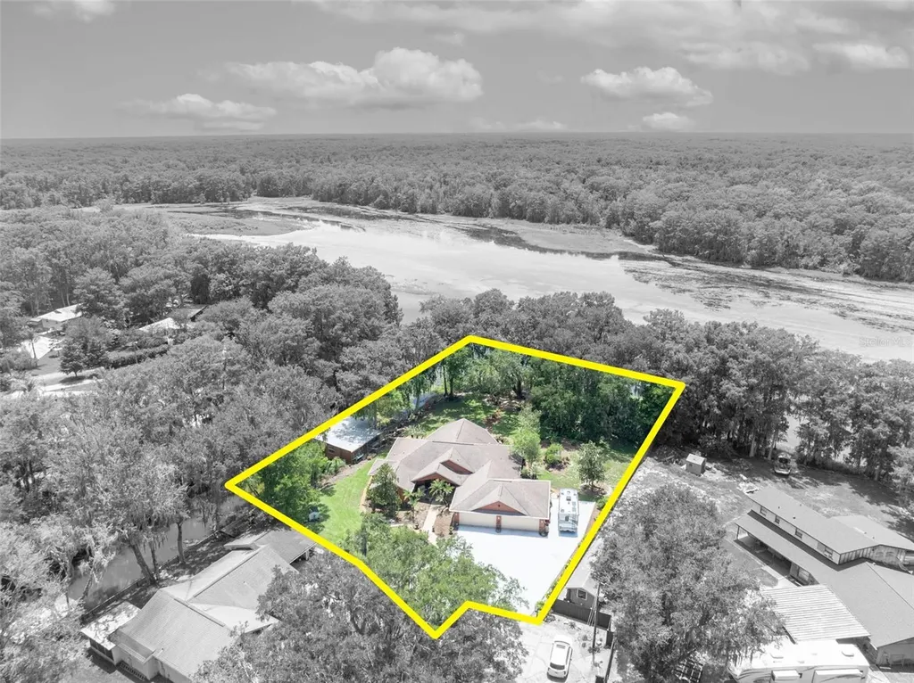 4885 Cr 307 Lake Panasoffkee FL 33538
