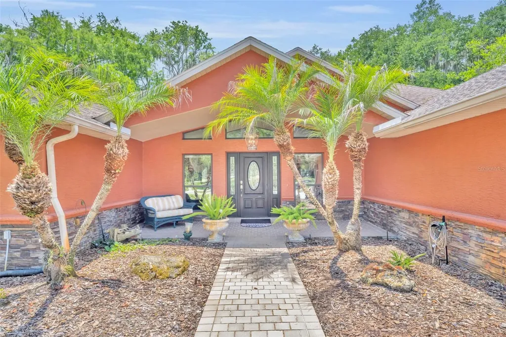 4885 Cr 307 Lake Panasoffkee FL 33538