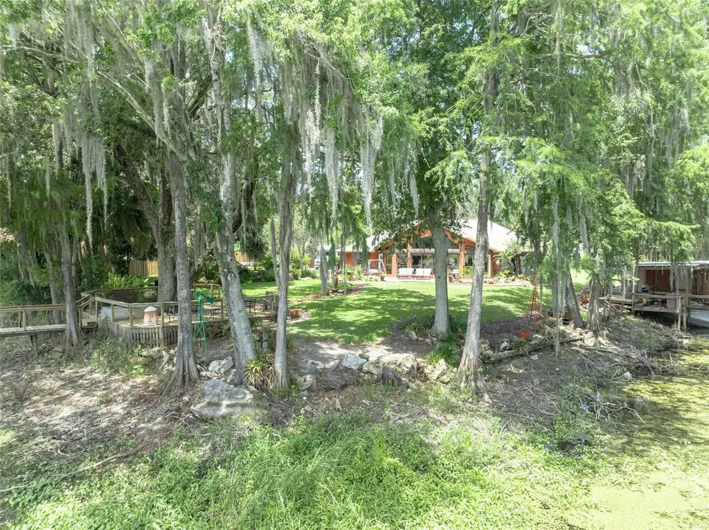 4885 Cr 307 Lake Panasoffkee FL 33538