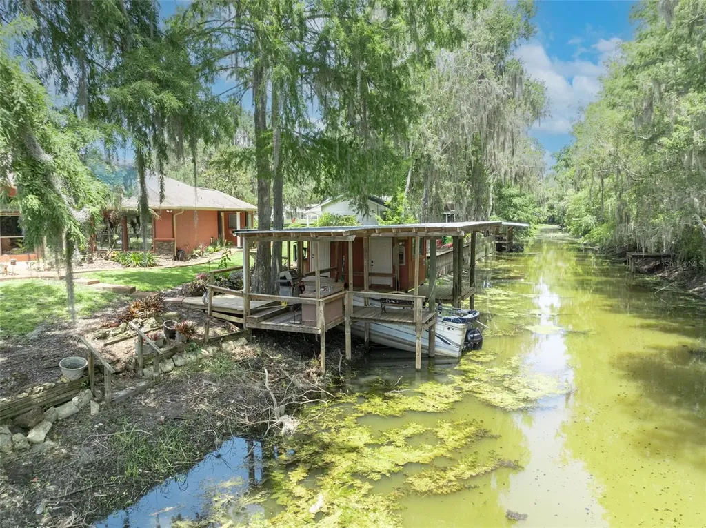 4885 Cr 307 Lake Panasoffkee FL 33538