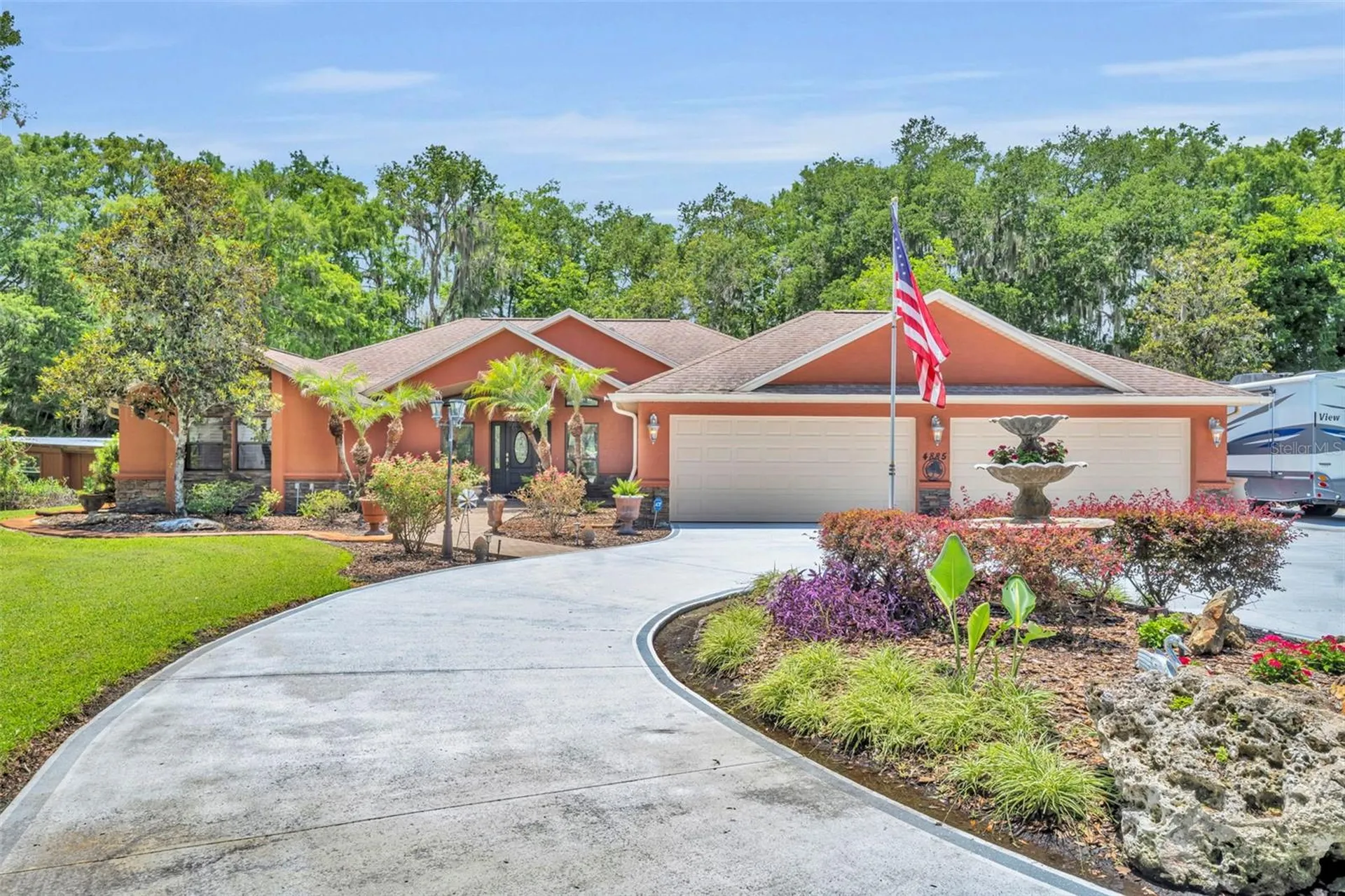 4885 Cr 307 Lake Panasoffkee FL 33538