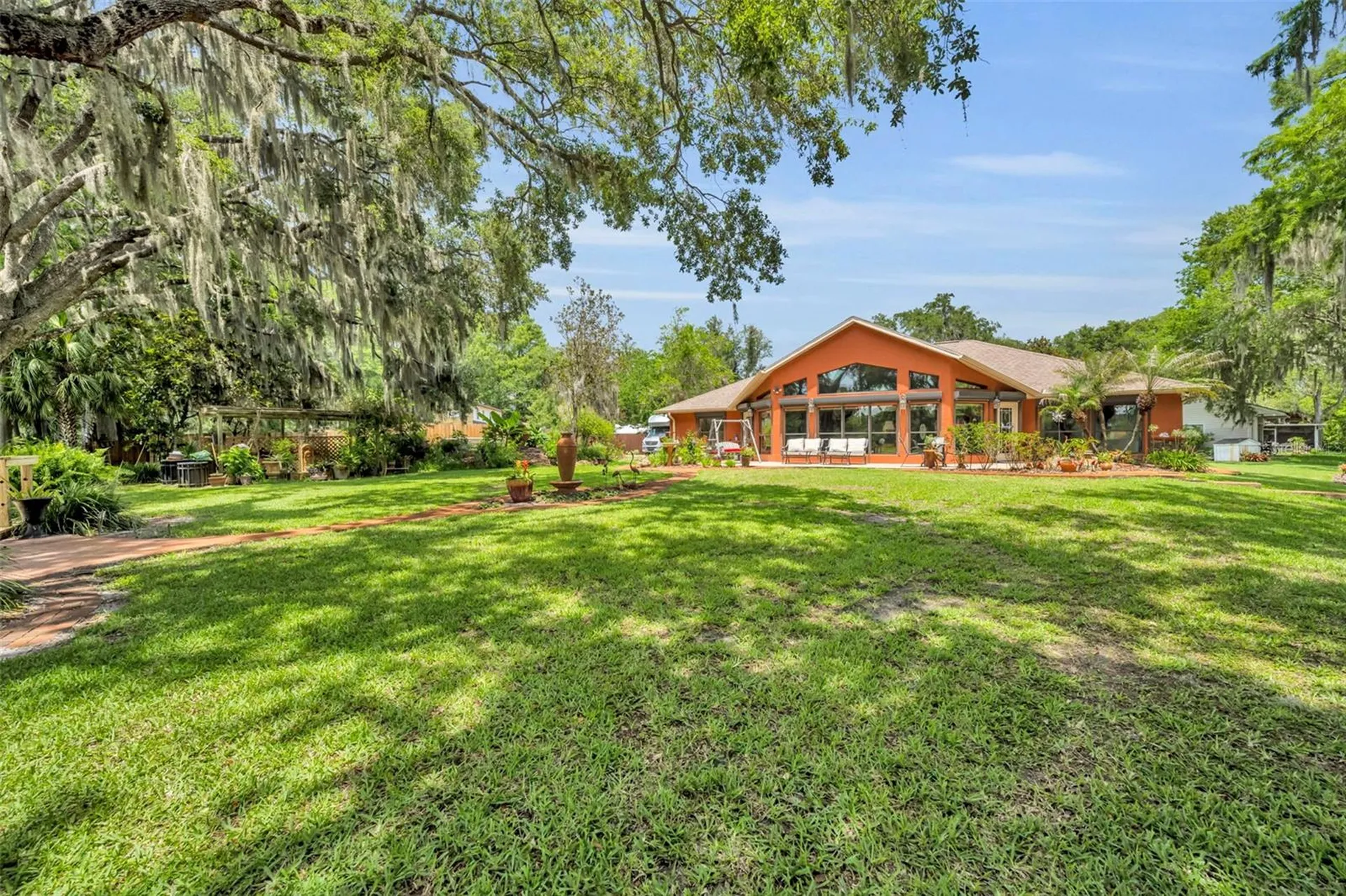4885 Cr 307 Lake Panasoffkee FL 33538