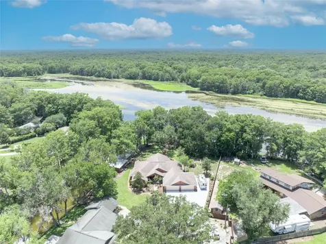 4885 Cr 307 Lake Panasoffkee FL 33538
