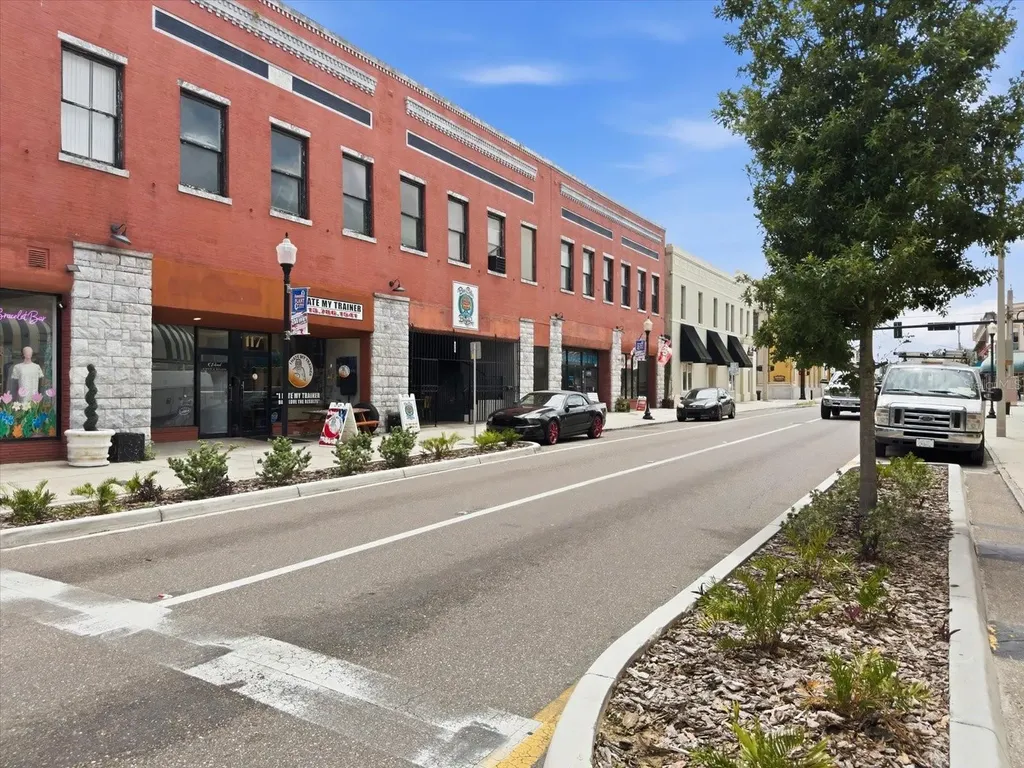 1001 E Reynolds Street Plant City FL 33563
