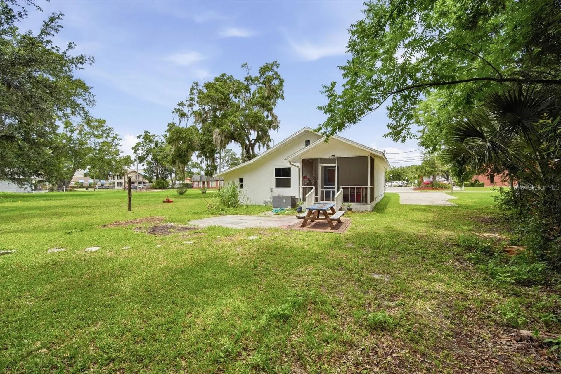 1001 E Reynolds Street Plant City FL 33563