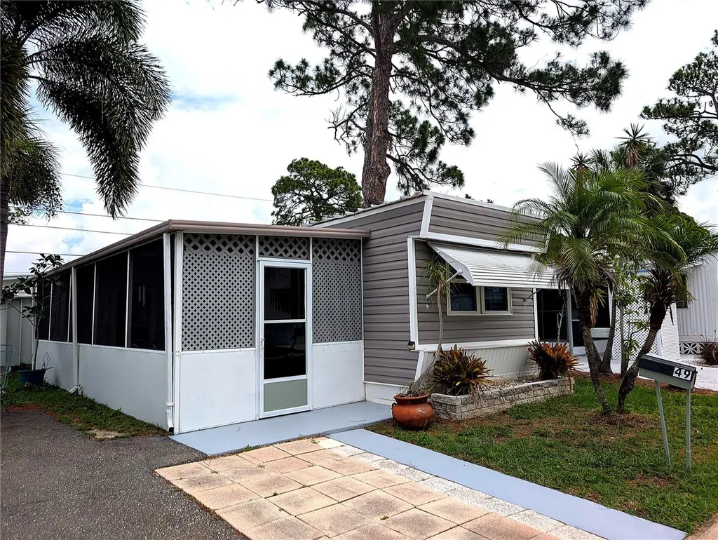7803 46th Avenue N St Petersburg FL 33709
