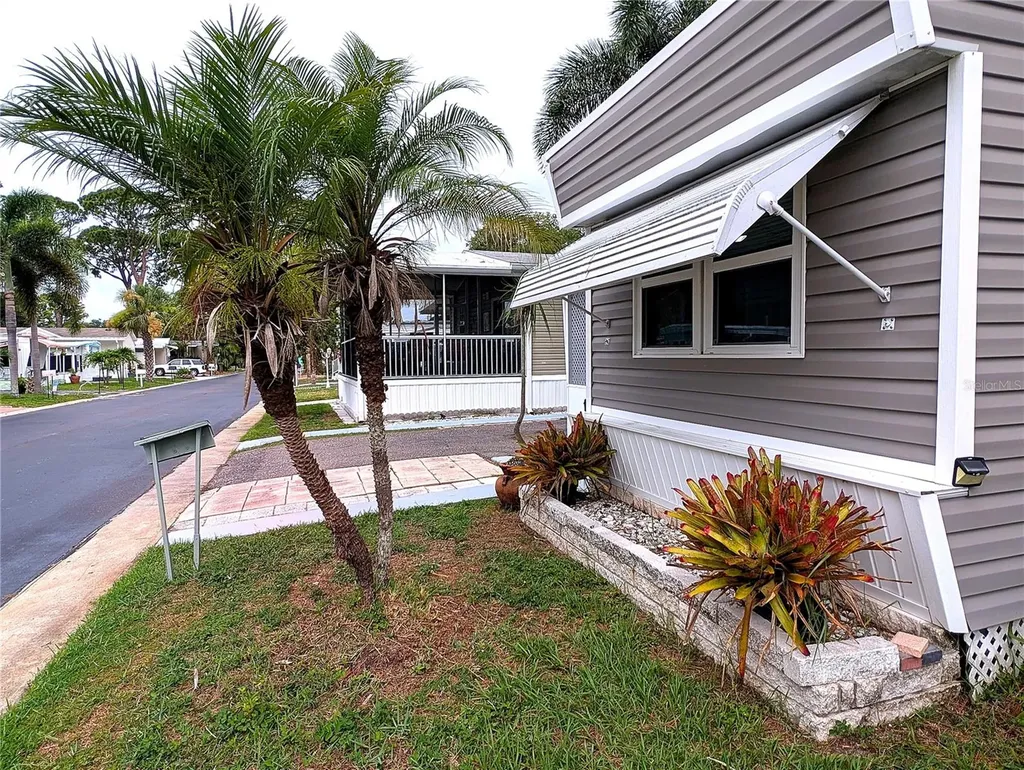 7803 46th Avenue N St Petersburg FL 33709