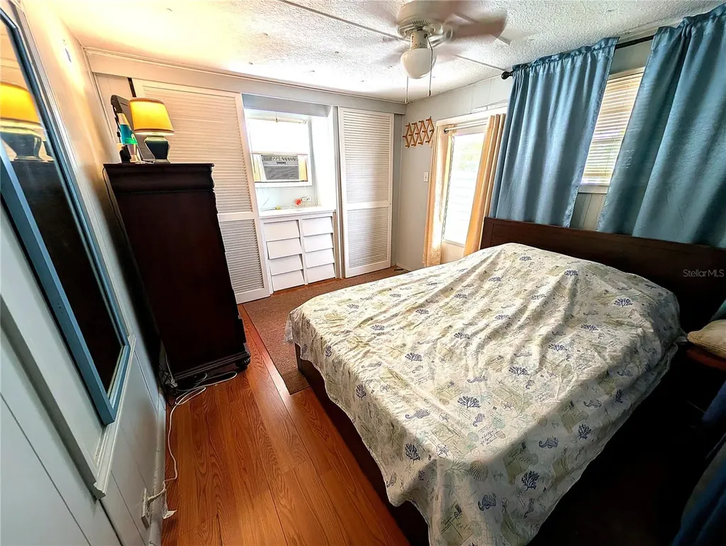 7803 46th Avenue N St Petersburg FL 33709
