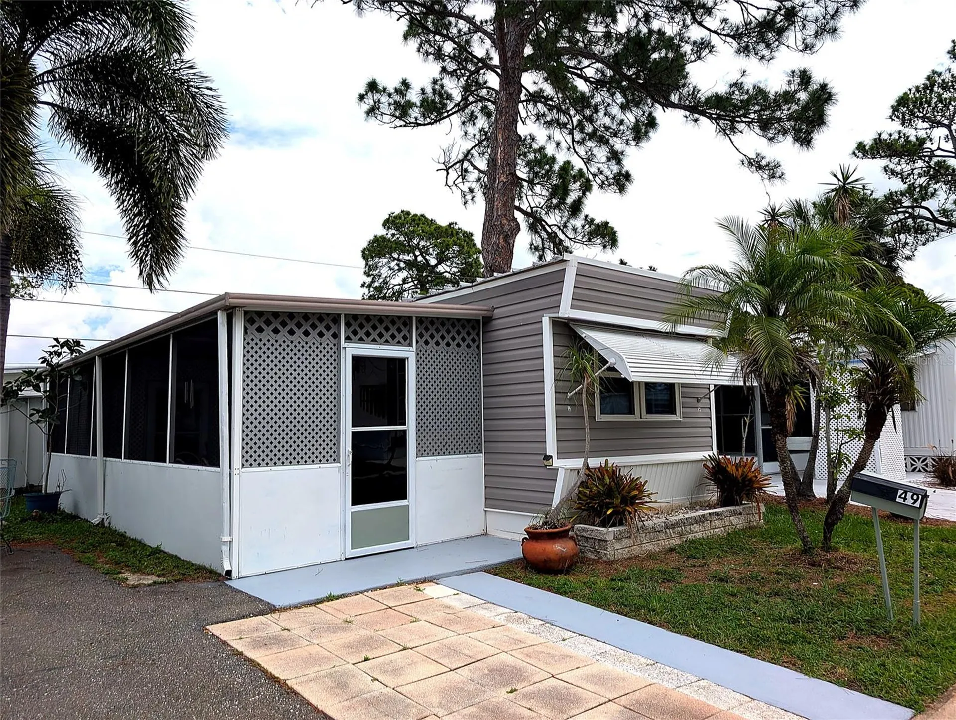 7803 46th Avenue N St Petersburg FL 33709