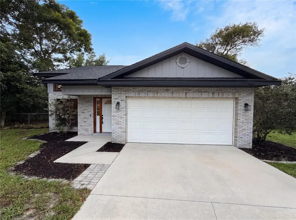 1542 April Avenue Deltona FL 32725