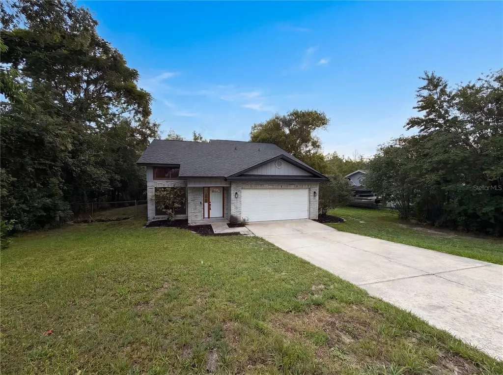 1542 April Avenue Deltona FL 32725