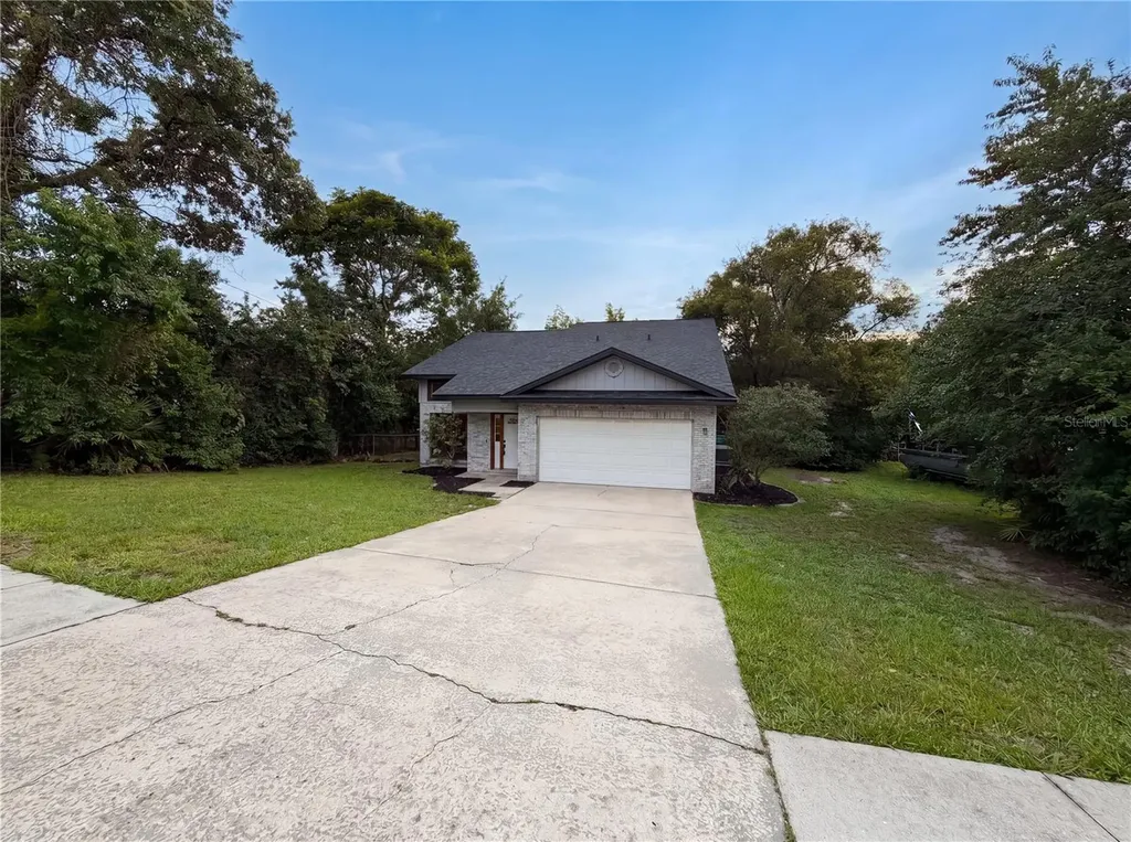 1542 April Avenue Deltona FL 32725