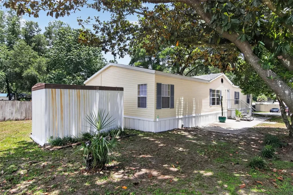 102 Third Street Lady Lake FL 32159