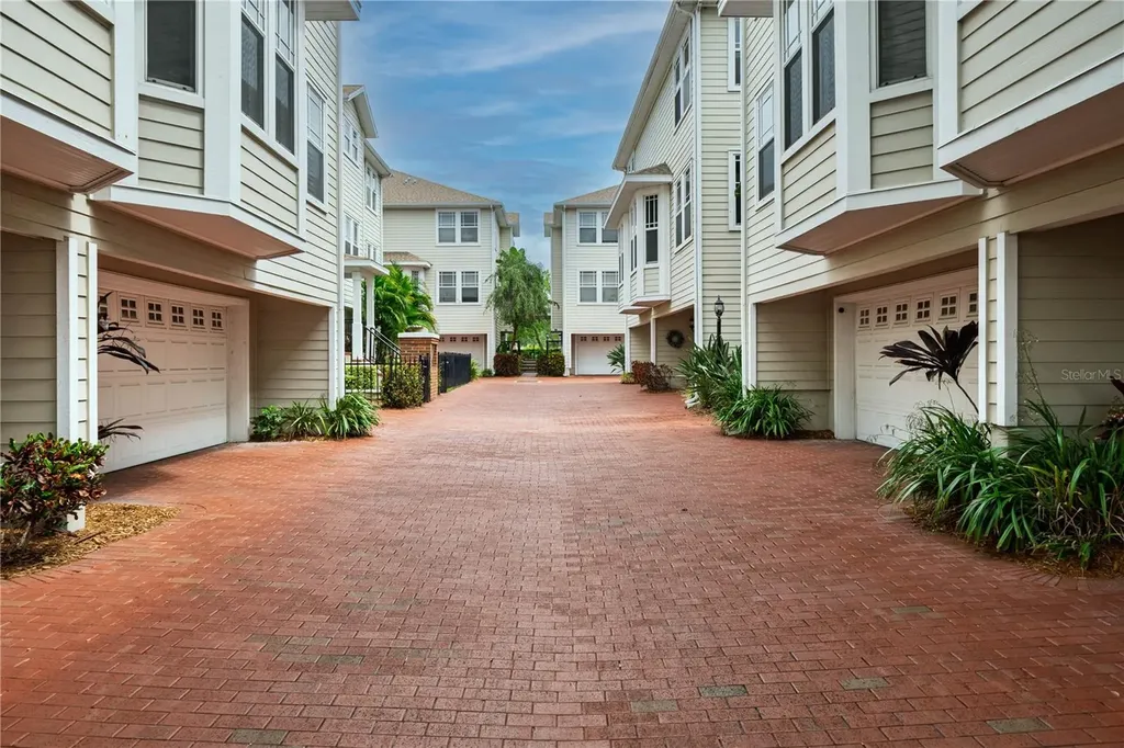 3315 W De Leon Street Tampa FL 33609
